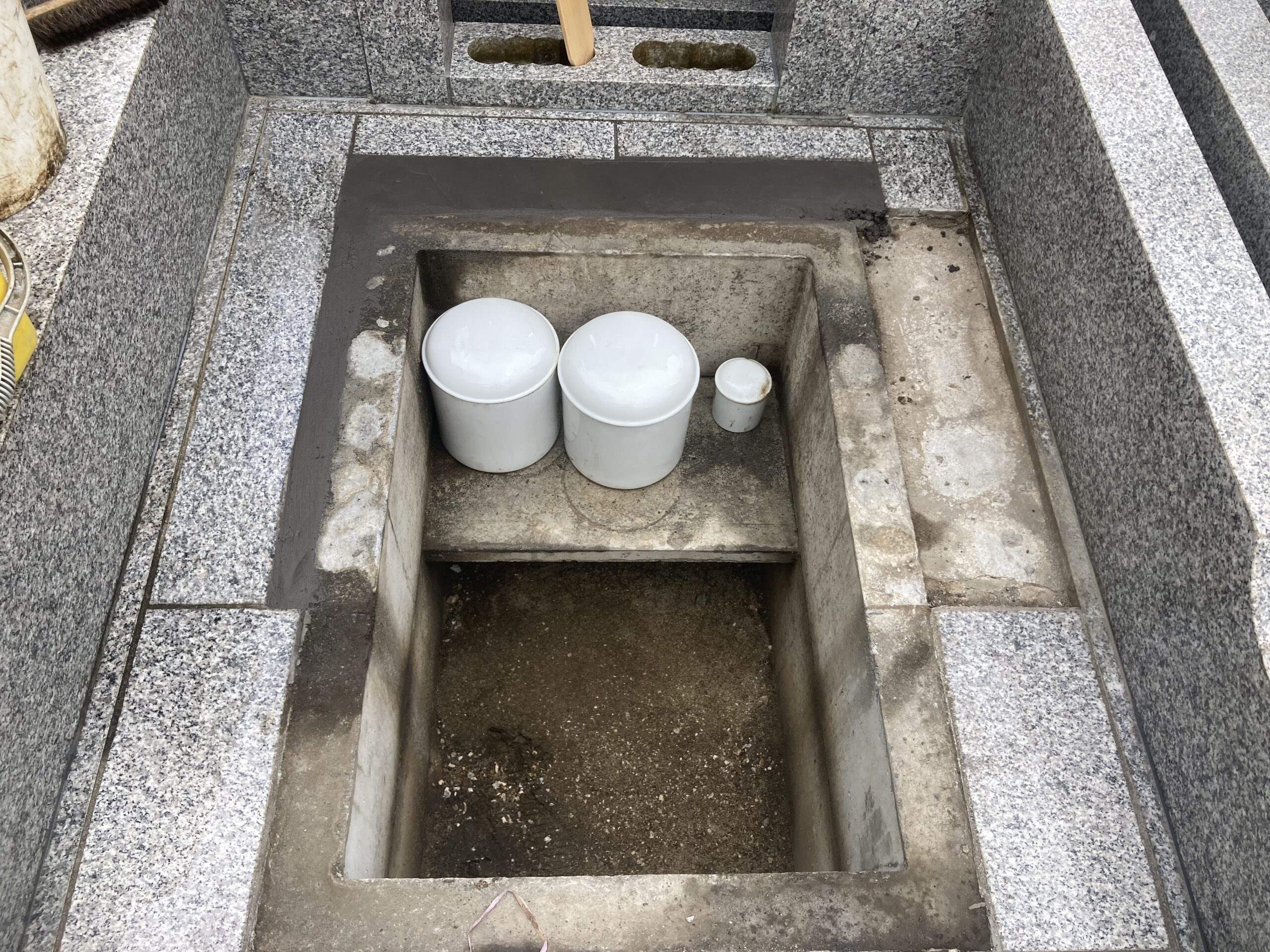敷石を据え直した様子