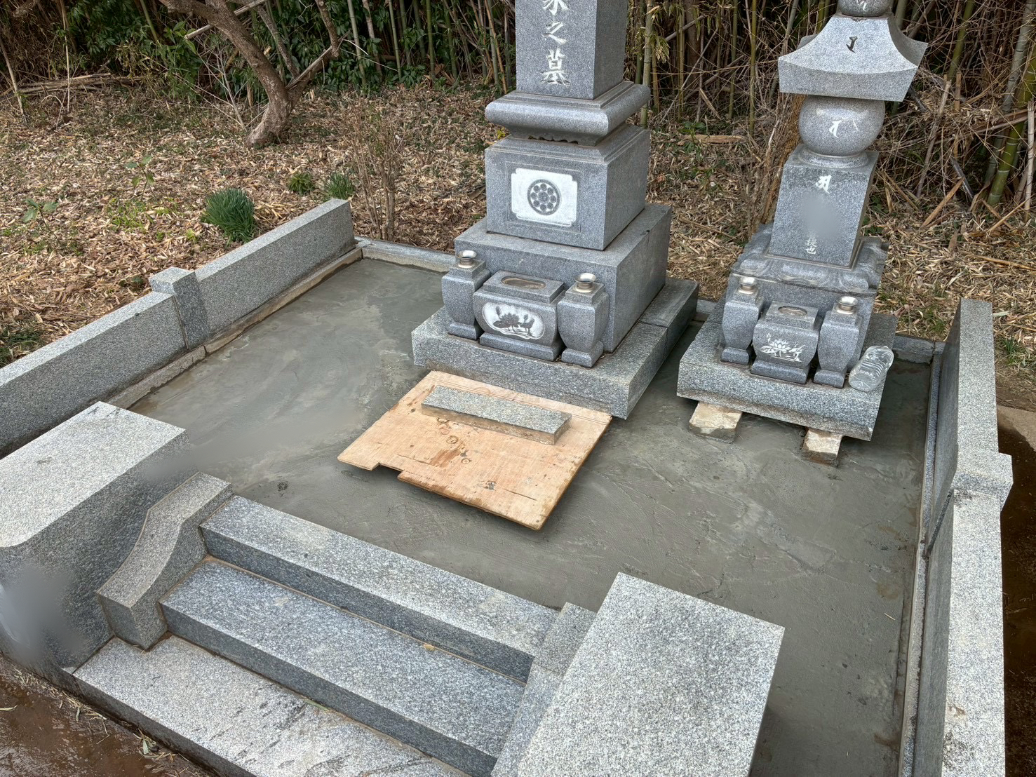 下地コンクリートの打設完了。養生期間を置いて強固な土台に仕上げます