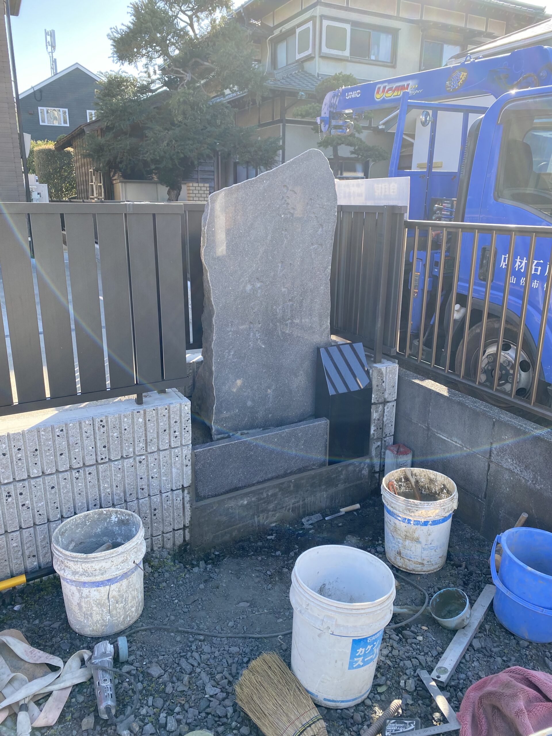 看板も付き、施工がひととおり終わった句碑