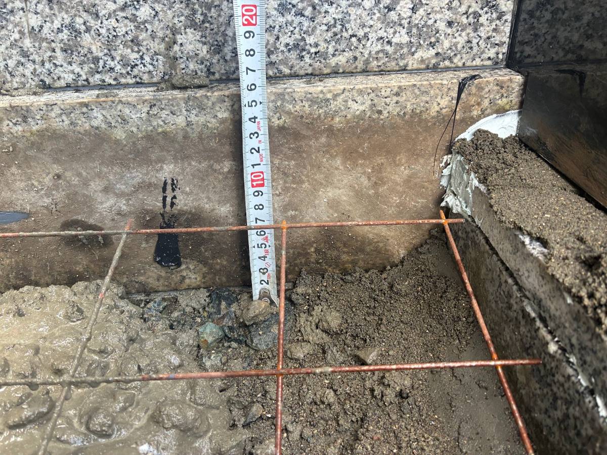 打ち直した下地の厚み。約15cm。