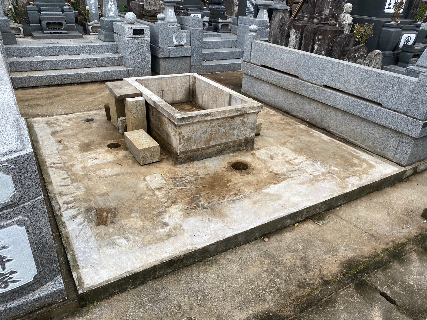 基礎が丸裸になった状態（八千代市 M・N様）