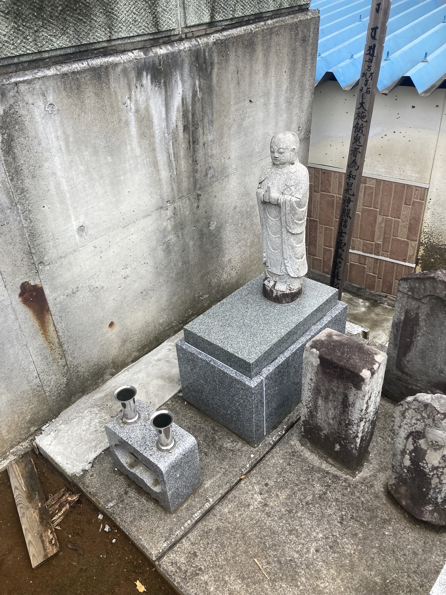 施工前のお地蔵様の一人用のお墓